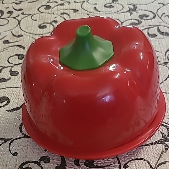 Red Pepper KeeperContainer - Picture 1 of 3
